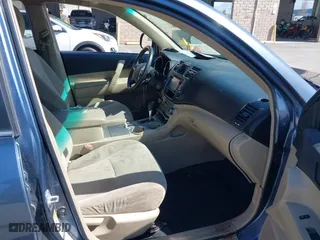 2013 Toyota Highlander with VIN 5TDBK3EH5DS186463, listed as a IAAI auction lot 41754744 with 251,850 mi miles. Bid and sale history available at carsss.com. Image 5.
