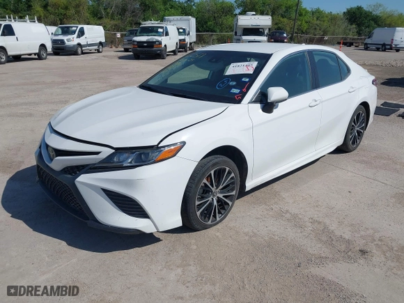 2020 Toyota Camry SE with VIN 4T1G11AK5LU930924, listed as a IAAI auction lot 41821405 with 89,554 mi miles. Bid and sale history available at carsss.com. Image 2.