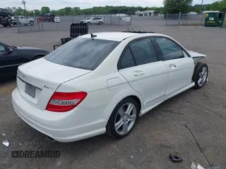 2010 Mercedes-Benz C 300 Sport z VIN WDDGF8BB5AR089951, wystawiony jako IAAI lot #42199802 z przebiegiem 101 601 mil mil oraz . Historia ofert i sprzedaży dostępna na DreamBid. Obrazek 4.