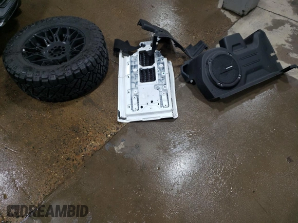 2022 Jeep Wrangler Unlimited Sahara with VIN 1C4HJXEG7NW172299, listed as a Copart auction lot 43535965 with 19,709 mi miles and Salvage Title. Bid and sale history available at DreamBid. Image 13.
