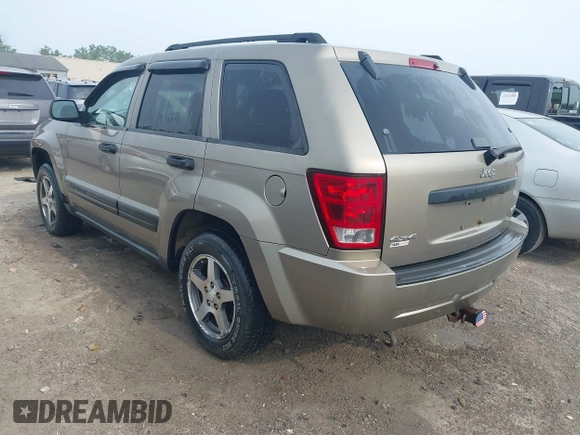 2005 Jeep Grand Cherokee Laredo z VIN 1J4GR48K75C719070, wystawiony jako IAAI lot #42673745 z przebiegiem 181 152 mil mil oraz . Historia ofert i sprzedaży dostępna na DreamBid. Obrazek 3.