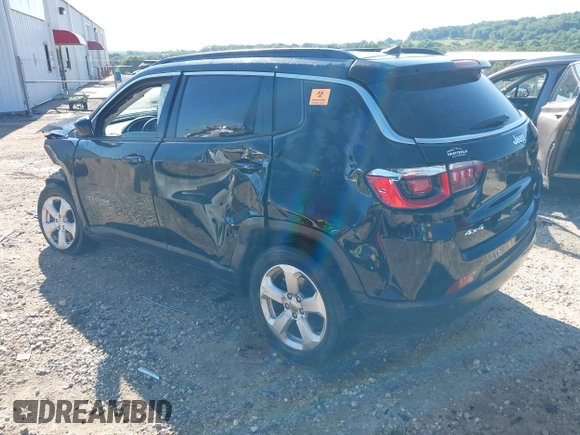 2018 Jeep Compass Latitude z VIN 3C4NJDBB5JT259385, wystawiony jako IAAI lot #42381500 z przebiegiem Nie podano mil oraz . Historia ofert i sprzedaży dostępna na DreamBid. Obrazek 3.