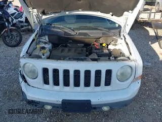 2011 Jeep Patriot Latitude with VIN 1J4NF1GB1BD258633, listed as a IAAI auction lot 41955663 with 186,929 mi miles and . Bid and sale history available at DreamBid. Image 10.