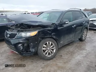 2013 Kia Sorento SX с VIN 5XYKWDA28DG340057, выставлен на аукционе IAAI как лот 41561148 с пробегом 116 828 миль миль и . История ставок и продаж доступна на DreamBid. Изображение 2.