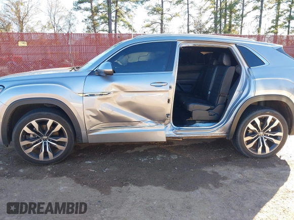 2022 Volkswagen Atlas SEL Premium R-Line with VIN 1V2FE2CA4NC218765, listed as a IAAI auction lot 41103593 with 42,008 mi miles and . Bid and sale history available at DreamBid. Image 15.