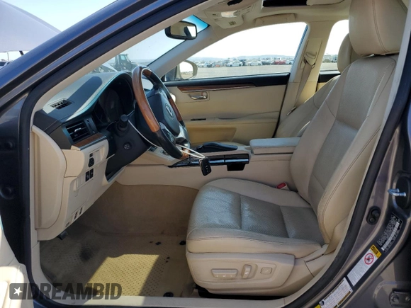 2013 Lexus ES 300h z VIN JTHBW1GG5D2016039, wystawiony jako Copart lot #54434295 z przebiegiem 216 113 mil mil oraz Szkody całkowita. Historia ofert i sprzedaży dostępna na DreamBid. Obrazek 7.