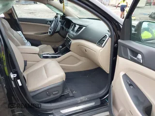 2017 Hyundai Tucson Value z VIN KM8J33A29HU369601, wystawiony jako IAAI lot #41947376 z przebiegiem 140 000 mil mil oraz . Historia ofert i sprzedaży dostępna na DreamBid. Obrazek 5.