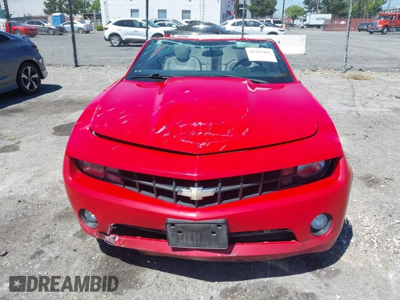 2013 Chevrolet Camaro LT z VIN 2G1FB3D34D9104778, wystawiony jako IAAI lot #42229416 z przebiegiem 99 123 mil mil oraz . Historia ofert i sprzedaży dostępna na DreamBid. Obrazek 6.