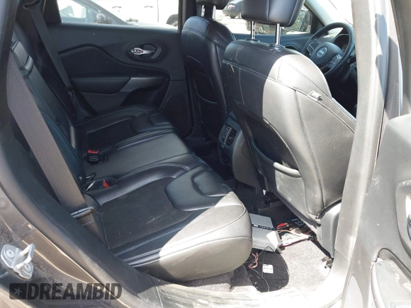 2019 Jeep Cherokee Latitude Plus z VIN 1C4PJMLNXKD195563, wystawiony jako IAAI lot #42461618 z przebiegiem 78 603 mil mil oraz . Historia ofert i sprzedaży dostępna na DreamBid. Obrazek 8.