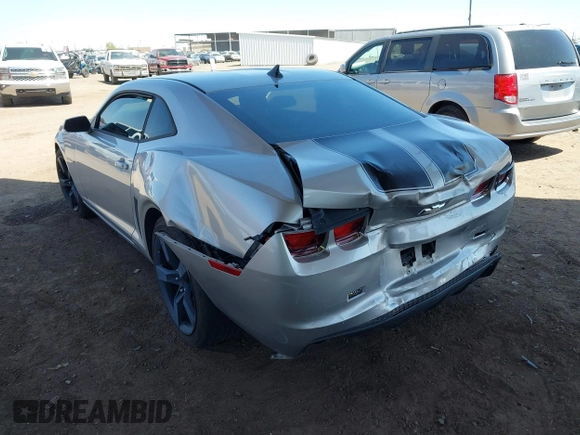 2011 Chevrolet Camaro 2LS z VIN 2G1FA1ED0B9157330, wystawiony jako IAAI lot #41970306 z przebiegiem 179 262 mil mil oraz . Historia ofert i sprzedaży dostępna na DreamBid. Obrazek 6.