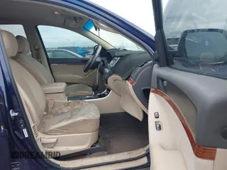 2008 Hyundai Veracruz GLS with VIN KM8NU13C38U071456, listed as a IAAI auction lot 41912531 with 204,024 mi miles and . Bid and sale history available at DreamBid. Image 5.