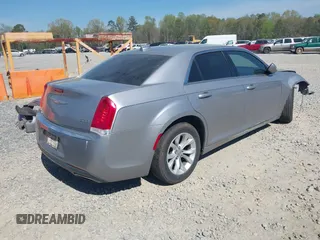 2015 Chrysler 300 Limited z VIN 2C3CCAAG2FH786866, wystawiony jako IAAI lot #41910140 z przebiegiem 183 770 mil mil oraz . Historia ofert i sprzedaży dostępna na DreamBid. Obrazek 4.