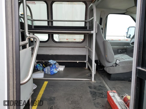 2006 Ford Econoline Commercial с VIN 1FDWE35L16DA28662, выставлен на аукционе Copart как лот 57047885 с пробегом 152 159 миль миль и Чистый • Clean title. История ставок и продаж доступна на DreamBid. Изображение 11.