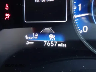 2025 Lexus NX 250 Premium z VIN 2T2GDCAZ4SC020337, wystawiony jako IAAI lot #41402339 z przebiegiem 7 657 mil mil oraz . Historia ofert i sprzedaży dostępna na DreamBid. Obrazek 16.