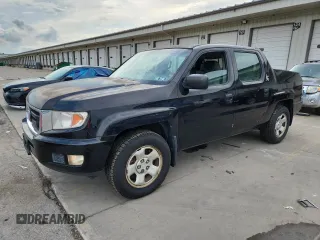 2010 Honda Ridgeline RT z VIN 5FPYK1F23AB003996, wystawiony jako Copart lot #60724955 z przebiegiem 281 406 mil mil oraz Czysty tytuł • Clean title. Historia ofert i sprzedaży dostępna na DreamBid. Obrazek 1.