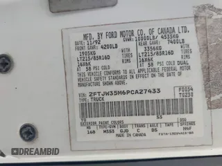 1993 Ford F-350 z VIN 2FTJW35M6PCA27433, wystawiony jako IAAI lot #42025246 z przebiegiem Nie podano mil oraz . Historia ofert i sprzedaży dostępna na DreamBid. Obrazek 9.