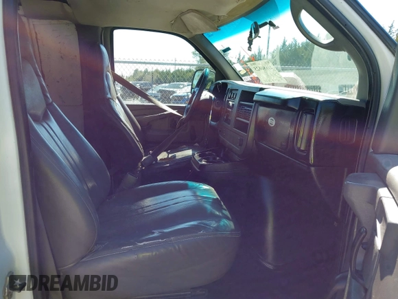 2008 Chevrolet Express Cargo Van with VIN 1GCGG25C281182749, listed as a IAAI auction lot 41686625 with 222,625 mi miles. Bid and sale history available at carsss.com. Image 5.