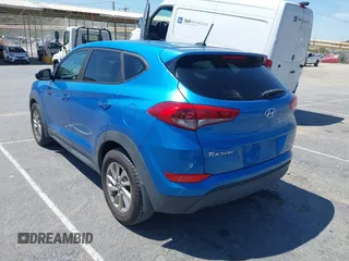 2017 Hyundai Tucson SE with VIN KM8J23A42HU423096, listed as a IAAI auction lot 42066638 with 197,618 mi miles. Bid and sale history available at carsss.com. Image 3.