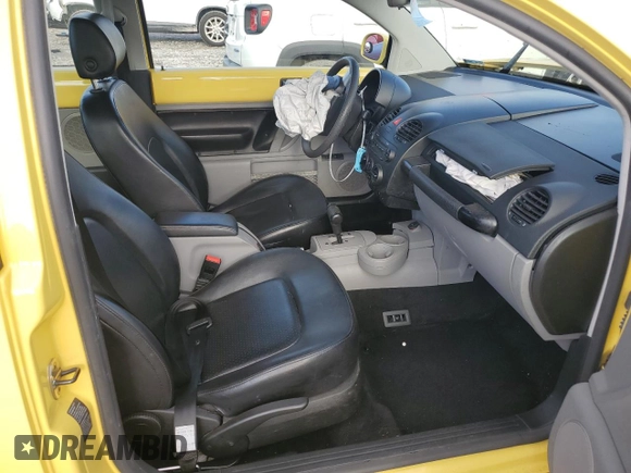 2005 Volkswagen New Beetle Coupe GLS with VIN 3VWCK31C45M404860, listed as a Copart auction lot 79457064 with 0 mi miles and Salvage Title. Bid and sale history available at carsss.com. Image 8.