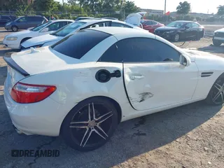 2012 Mercedes-Benz SLK 250 z VIN WDDPK4HA3CF036155, wystawiony jako IAAI lot #42319806 z przebiegiem 126 008 mil mil oraz . Historia ofert i sprzedaży dostępna na DreamBid. Obrazek 6.