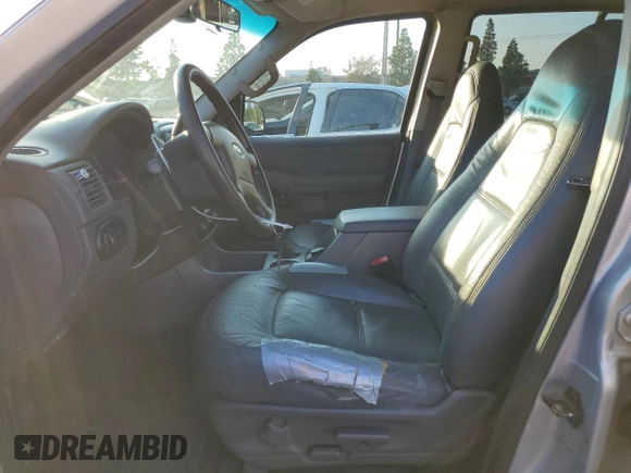 2002 Ford Explorer XLT z VIN 1FMDU63WX2UC00853, wystawiony jako Copart lot #87212814 z przebiegiem 235 622 mil mil oraz Szkoda całkowita • Salvage title. Historia ofert i sprzedaży dostępna na DreamBid. Obrazek 7.