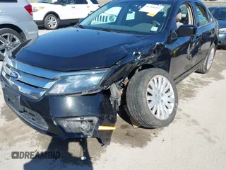 2010 Ford Fusion Hybrid z VIN 3FADP0L39AR396746, wystawiony jako IAAI lot #41764282 z przebiegiem 132 582 mil mil oraz . Historia ofert i sprzedaży dostępna na DreamBid. Obrazek 6.