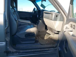 2000 Chevrolet Suburban LT with VIN 3GNFK16T6YG196374, listed as a IAAI auction lot 41820977 with 155,242 mi miles. Bid and sale history available at carsss.com. Image 5.