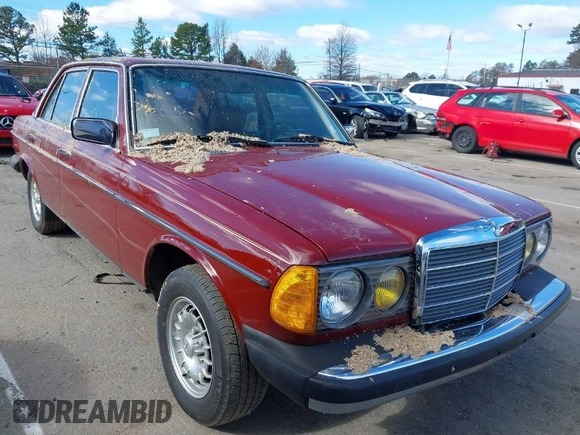 1982 Mercedes-Benz 300 D z VIN WDBAB33A5CB013080, wystawiony jako IAAI lot #41734842 z przebiegiem 297 205 mil mil oraz . Historia ofert i sprzedaży dostępna na DreamBid. Obrazek 1.