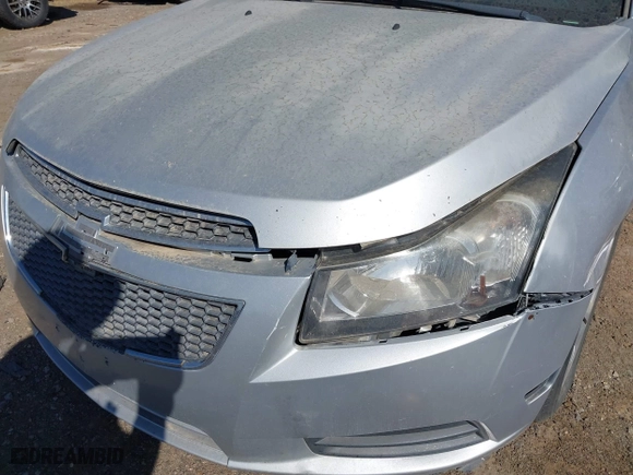 2014 Chevrolet Cruze LS with VIN 1G1PA5SG3E7270009, listed as a IAAI auction lot 40033837 with 94,577 mi miles. Bid and sale history available at carsss.com. Image 13.
