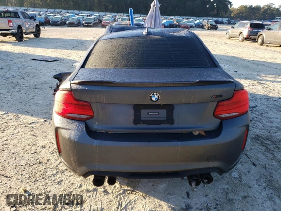 2018 BMW M2 z VIN WBS1J5C50J7B70191, wystawiony jako Copart lot #86976284 z przebiegiem Nie podano mil oraz Szkoda całkowita • Salvage title. Historia ofert i sprzedaży dostępna na DreamBid. Obrazek 6.