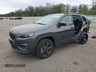 2023 Jeep Cherokee Altitude Lux z VIN 1C4PJMMB9PD101880, wystawiony jako Copart lot #59031145 z przebiegiem 17 888 mil mil oraz Szkoda całkowita • Salvage title. Historia ofert i sprzedaży dostępna na DreamBid. Obrazek 1.