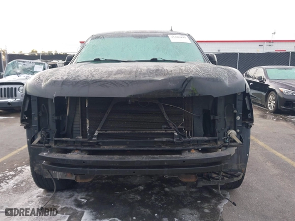 2008 Chevrolet Suburban LTZ with VIN 1GNFC16048J195872, listed as a IAAI auction lot 41389825 with 207,421 mi miles. Bid and sale history available at carsss.com. Image 6.