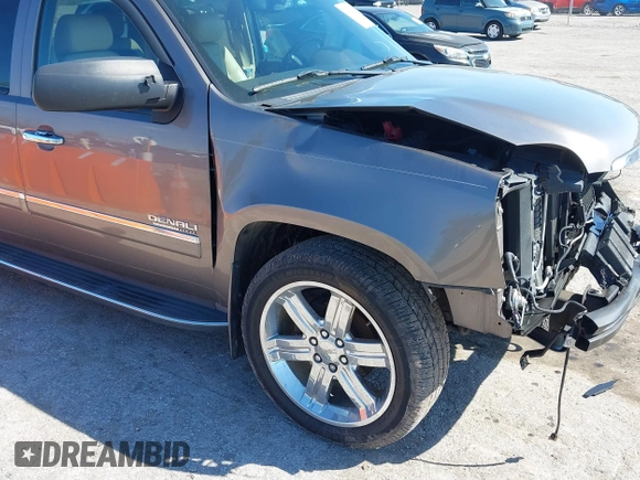 2011 GMC Yukon XL Denali with VIN 1GKS2MEF4BR280225, listed as a IAAI auction lot 41732220 with 121,684 mi miles. Bid and sale history available at carsss.com. Image 19.
