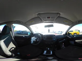 2015 Volkswagen Tiguan S z VIN WVGAV7AX8FW615777, wystawiony jako IAAI lot #42165193 z przebiegiem Nie podano mil oraz . Historia ofert i sprzedaży dostępna na DreamBid. Obrazek 19.