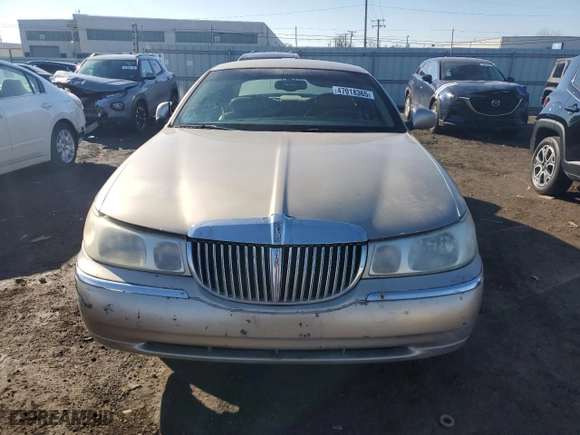 2001 Lincoln Town Car Executive with VIN 1LNHM81W81Y700002, listed as a Copart auction lot 47018365 with 129,456 mi miles and Salvage Title. Bid and sale history available at carsss.com. Image 5.