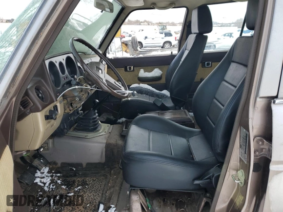 1985 Toyota Land Cruiser z VIN JT3FJ60G8F1127643, wystawiony jako Copart lot #46289955 z przebiegiem 276 869 mil mil oraz Czysty tytuł • Clean title. Historia ofert i sprzedaży dostępna na DreamBid. Obrazek 7.