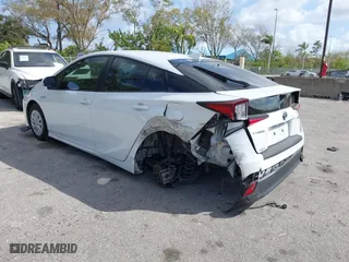 2022 Toyota Prius L Eco with VIN JTDKAMFU5N3181724, listed as a IAAI auction lot 41568635 with 67,360 mi miles. Bid and sale history available at carsss.com. Image 3.