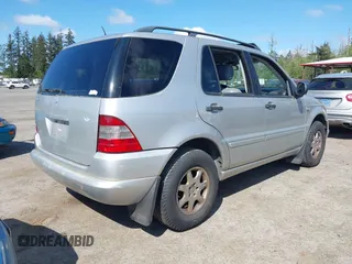 2000 Mercedes-Benz M-Class with VIN 4JGAB54E7YA146298, listed as a IAAI auction lot 42146029 with 1 mi miles. Bid and sale history available at carsss.com. Image 4.