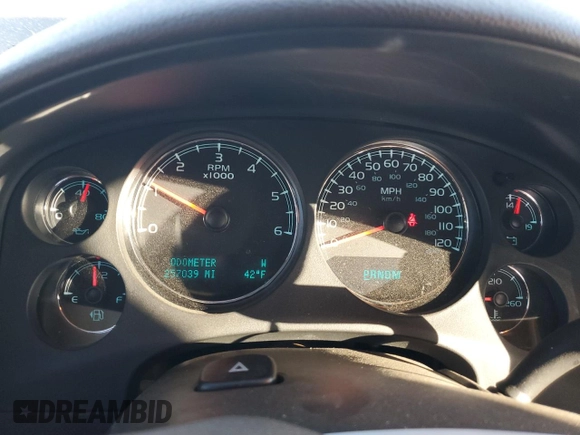 2010 GMC Yukon XL Denali with VIN 1GKUKMEFXAR122804, listed as a Copart auction lot 44266985 with 257,039 mi miles and Salvage Title. Bid and sale history available at carsss.com. Image 9.