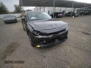 2022 Mazda MX-30 Premium Plus z VIN JM1DRADB4N0100893, wystawiony jako Copart lot #46955985 z przebiegiem 25 705 mil mil oraz Szkody całkowita. Historia ofert i sprzedaży dostępna na DreamBid. Obrazek 10.