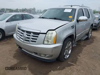 2010 Cadillac Escalade Luxury z VIN 1GYUKBEF8AR133830, wystawiony jako IAAI lot #42283237 z przebiegiem 191 708 mil mil oraz . Historia ofert i sprzedaży dostępna na DreamBid. Obrazek 2.