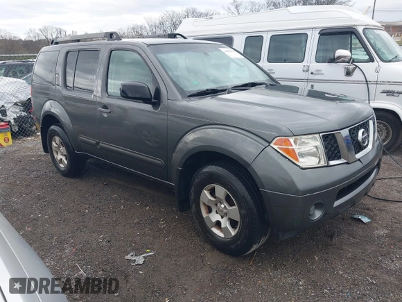 2005 Nissan Pathfinder SE with VIN 5N1AR18U55C760465, listed as a IAAI auction lot 41827578 with 236,946 mi miles. Bid and sale history available at carsss.com. Image 1.