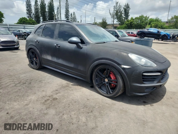 2014 Porsche Cayenne GTS z VIN WP1AD2A28ELA74131, wystawiony jako Copart lot #60239115 z przebiegiem Nie podano mil oraz Czysty tytuł • Clean title. Historia ofert i sprzedaży dostępna na DreamBid. Obrazek 4.