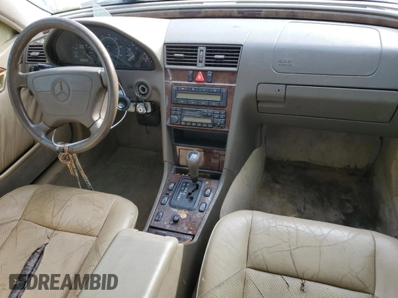 1997 Mercedes-Benz C z VIN WDBHA23EXVF601373, wystawiony jako Copart lot #78402194 z przebiegiem 187 821 mil mil oraz Szkoda całkowita • Salvage title. Historia ofert i sprzedaży dostępna na DreamBid. Obrazek 8.