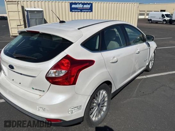 2014 Ford Focus Electric z VIN 1FADP3R41EL306186, wystawiony jako Copart lot #78071714 z przebiegiem 46 632 mil mil oraz Czysty tytuł • Clean title. Historia ofert i sprzedaży dostępna na DreamBid. Obrazek 4.
