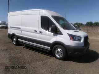2023 Ford Transit Cargo z VIN 1FTBW9C86PKA45956, wystawiony jako IAAI lot #42255650 z przebiegiem 4 327 mil mil oraz . Historia ofert i sprzedaży dostępna na DreamBid. Obrazek 1.
