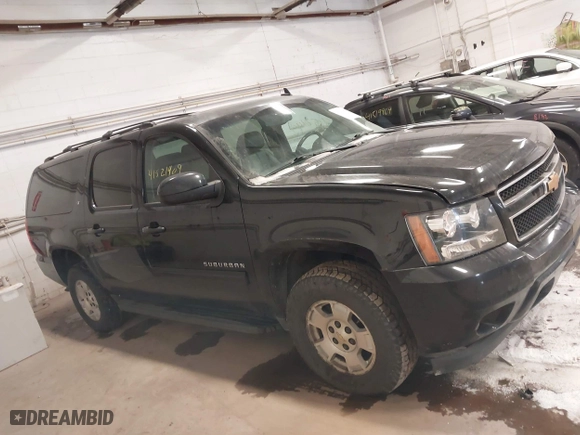 2013 Chevrolet Suburban LT with VIN 1GNSKJE75DR167705, listed as a IAAI auction lot 41521409 with 228,411 mi miles. Bid and sale history available at carsss.com. Image 13.