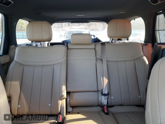 2025 Land Rover Range Rover SE z VIN SALKPBFUXSA265976, wystawiony jako Copart lot #41811005 z przebiegiem 620 mil mil oraz Szkoda całkowita • Salvage title. Historia ofert i sprzedaży dostępna na DreamBid. Obrazek 10.