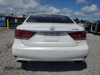 2014 Lexus LS 460 z VIN JTHCL5EF5E5022213, wystawiony jako Copart lot #55564585 z przebiegiem 176 053 mil mil oraz Szkoda całkowita • Salvage title. Historia ofert i sprzedaży dostępna na DreamBid. Obrazek 6.