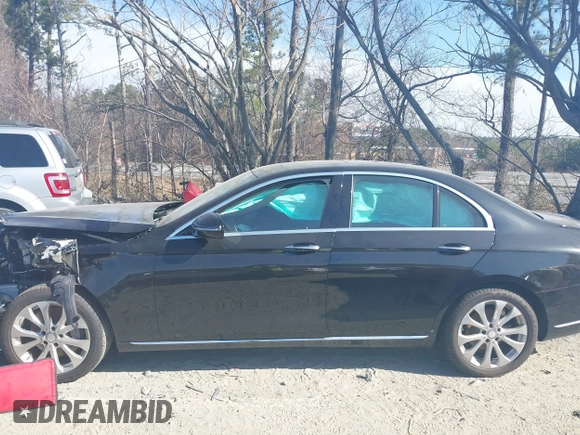 2017 Mercedes-Benz E-Class E 300 Luxury with VIN WDDZF4JB8HA098512, listed as a IAAI auction lot 41680421 with 62,334 mi miles. Bid and sale history available at carsss.com. Image 13.